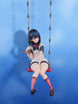 Statuette Rikka Takarada de Gridman Universe, vue de dos avec les détails des vêtements