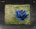 Vue rapprochée du relief de la sculpture Black Lotus MTG