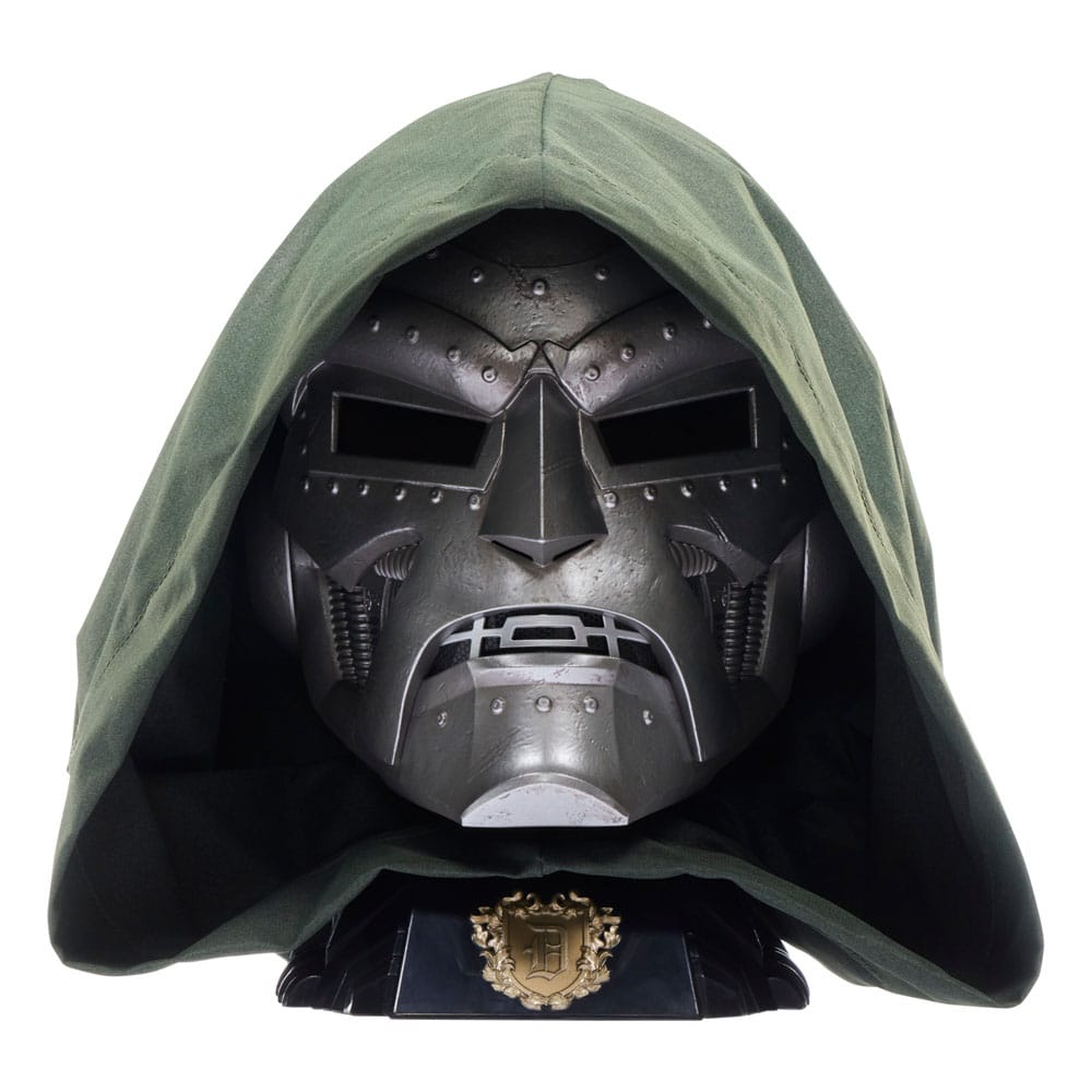 Détail du design métallique et des finitions du casque Doctor Doom