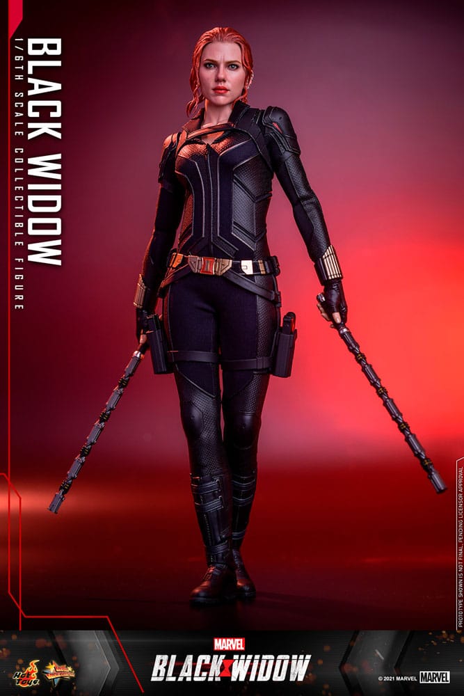 Figurine Black Widow Hot Toys en action avec ses armes emblématiques