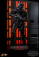 Figurine Shadow Trooper Hot Toys en action avec son fusil blaster
