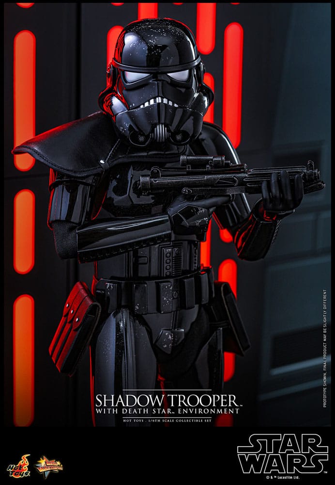 Vue latérale de la figurine Hot Toys Shadow Trooper et son environnement Étoile Noire
