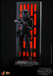Gros plan sur le casque du Shadow Trooper Hot Toys, finition brillante