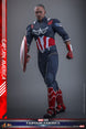 Captain America Hot Toys en pleine action, vue latérale