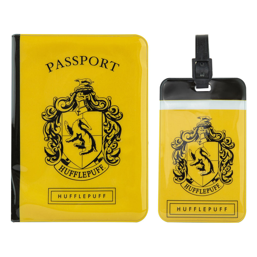 Set de voyage Harry Potter Hufflepuff officiel Cinereplicas, étiquette de bagage et étui pour carte de transport en PVC.