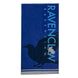 Serviette de bain Harry Potter Ravenclaw 140x70cm pliée, montrant l'emblème de Serdaigle