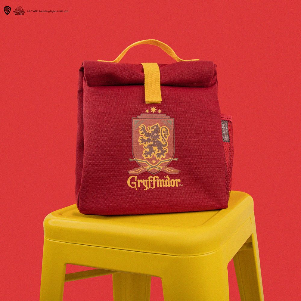Détail de l'emblème Gryffindor sur le sac à goûter Harry Potter