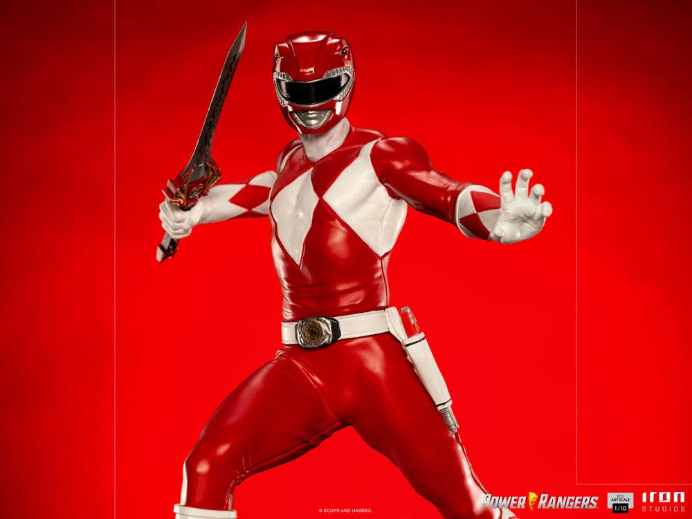 Gros plan sur l'armure du Red Ranger Iron Studios