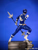 Statuette Power Rangers Blue Ranger avec son arme emblématique