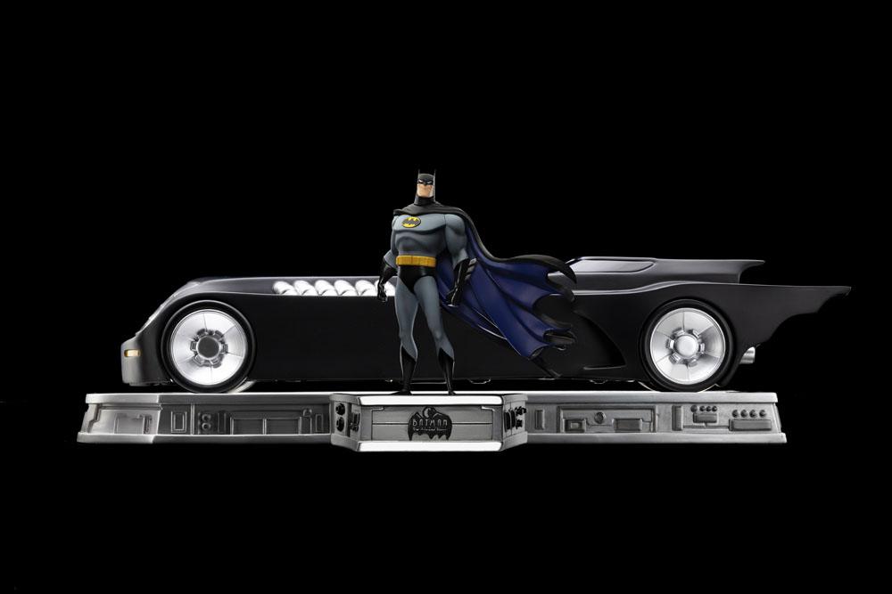Gros plan sur la figurine Batman 1/10 de la série animée par Iron Studios