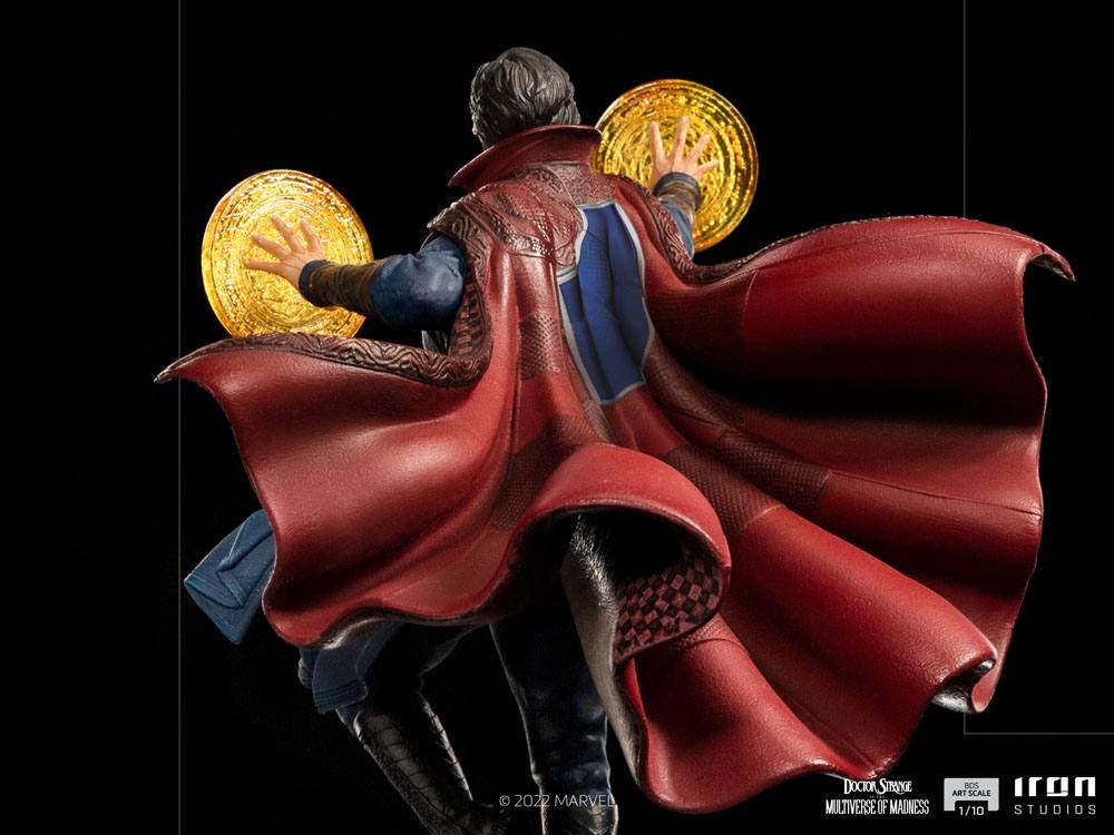 Détail du visage de Stephen Strange sur la statuette