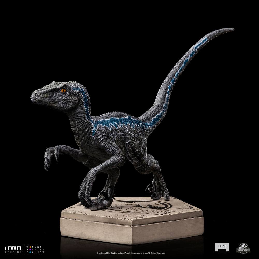 Vue latérale détaillée de la statuette Velociraptor Blue Iron Studios