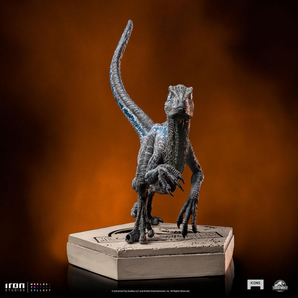 Statuette Velociraptor Blue 9cm Iron Studios, perspective de collection
