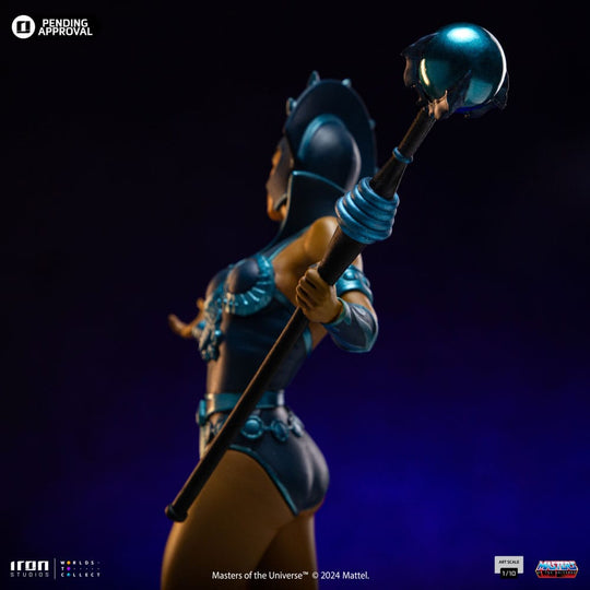 Evil-Lyn Color Variant, vue d'ensemble avec accessoires