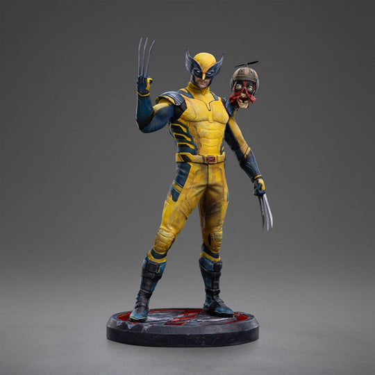 Détail des textures et couleurs de la statuette Deadpool 3 Wolverine et Headpool