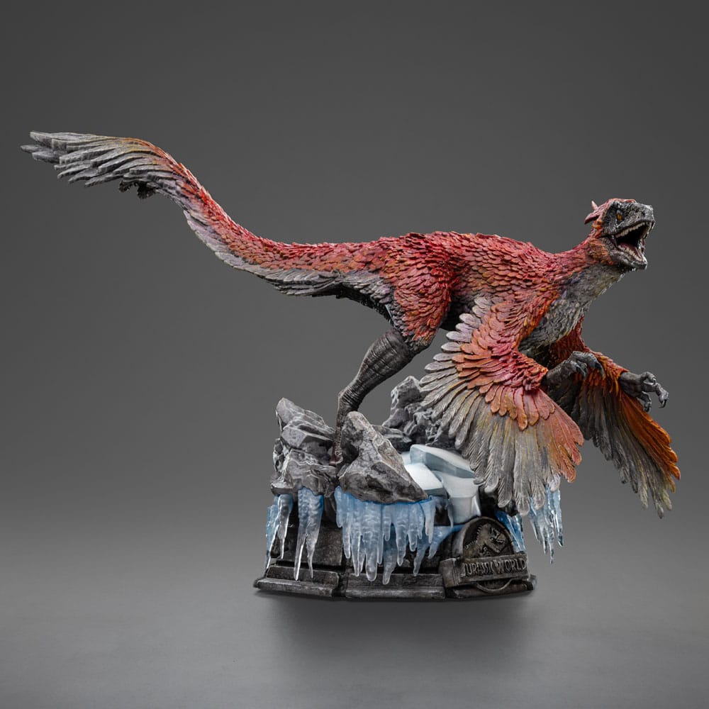 Gros plan sur les finitions de la statuette Jurassic World Dominion Iron Studios