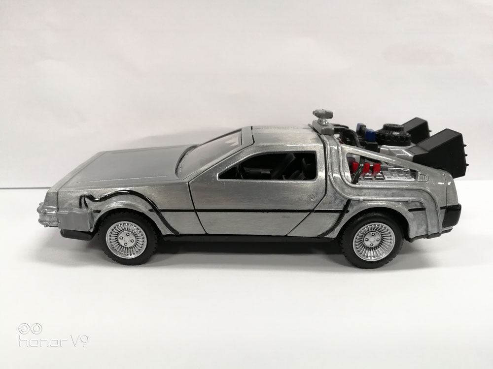 Réplique en métal de la DeLorean Time Machine Retour vers le Futur à l'échelle 1/32 par Jada Toys
