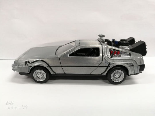 Réplique en métal de la DeLorean Time Machine Retour vers le Futur à l'échelle 1/32 par Jada Toys
