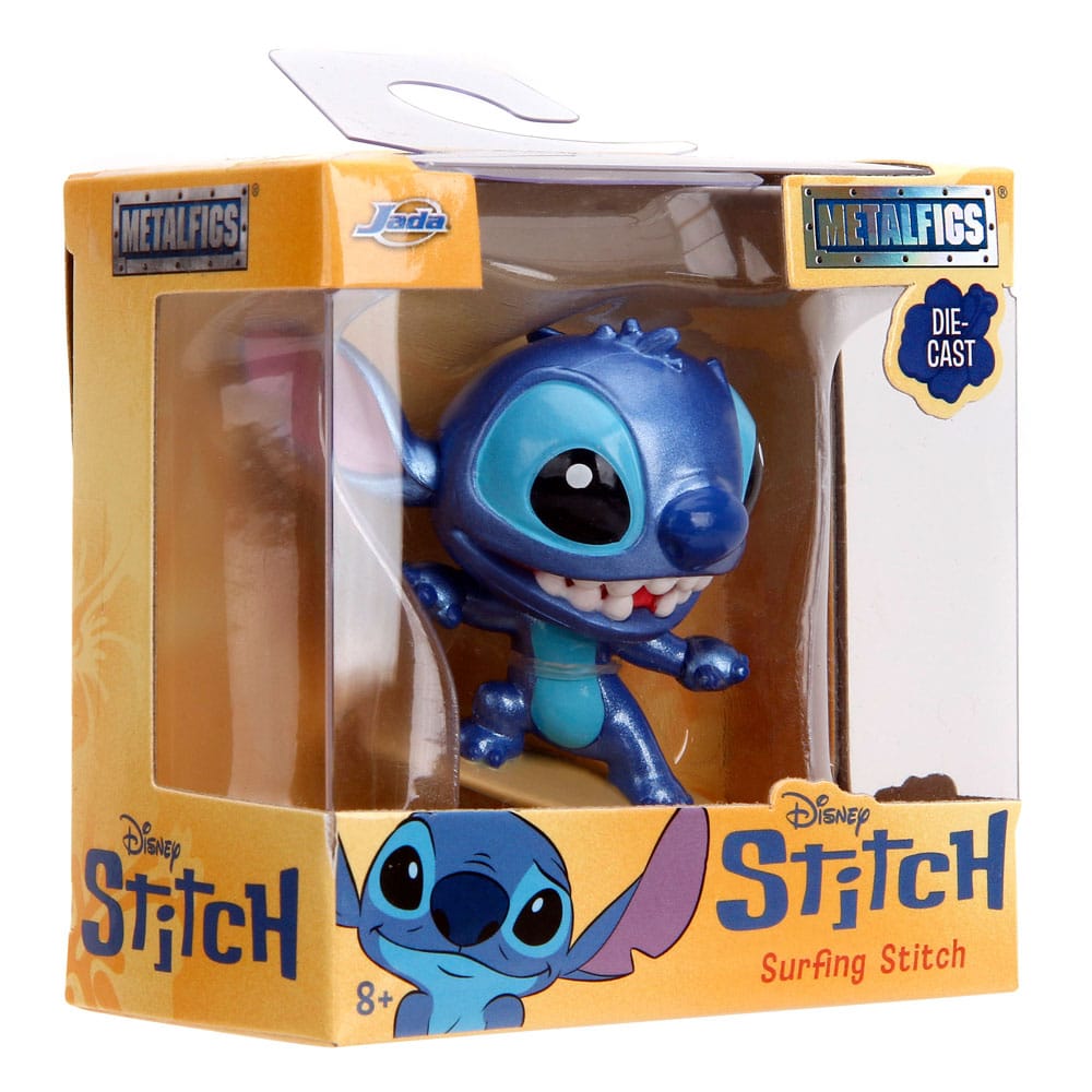 Gros plan sur la figurine Surfing Stitch en métal de 7 cm