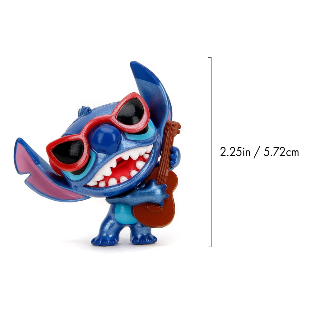 Gros plan sur la figurine Ukulele Stitch en métal de 7 cm