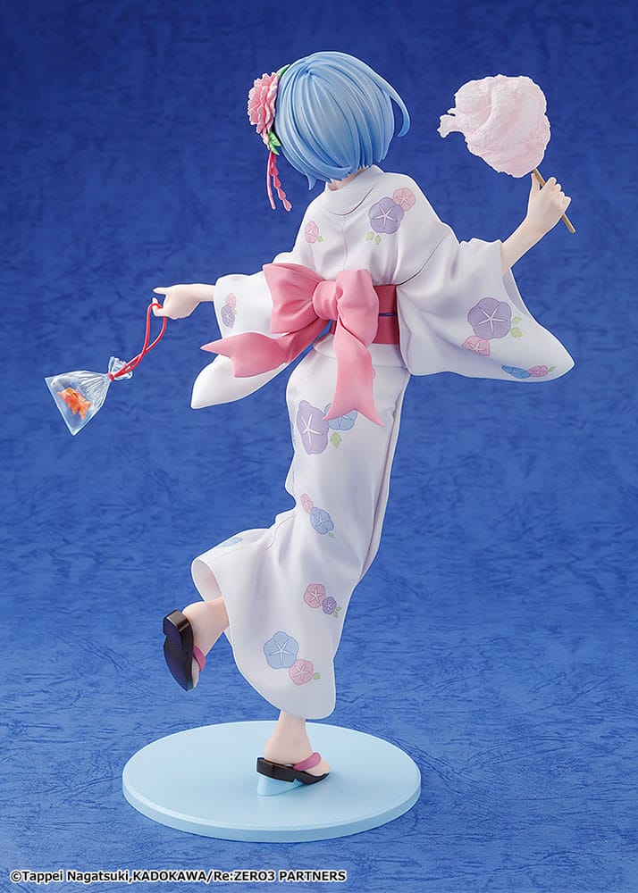 Rem Yukata Kadokawa avec son socle décoratif