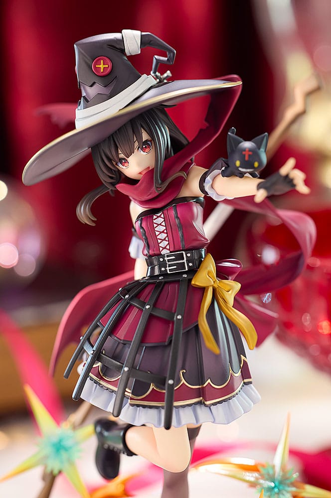 Vue arrière de la figurine Megumin Konosuba, détails de la cape