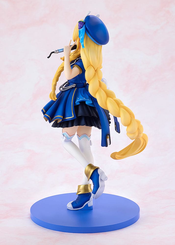 Figurine Iris de Konosuba en PVC, angle légèrement bas, accentuant sa prestance d'idole.