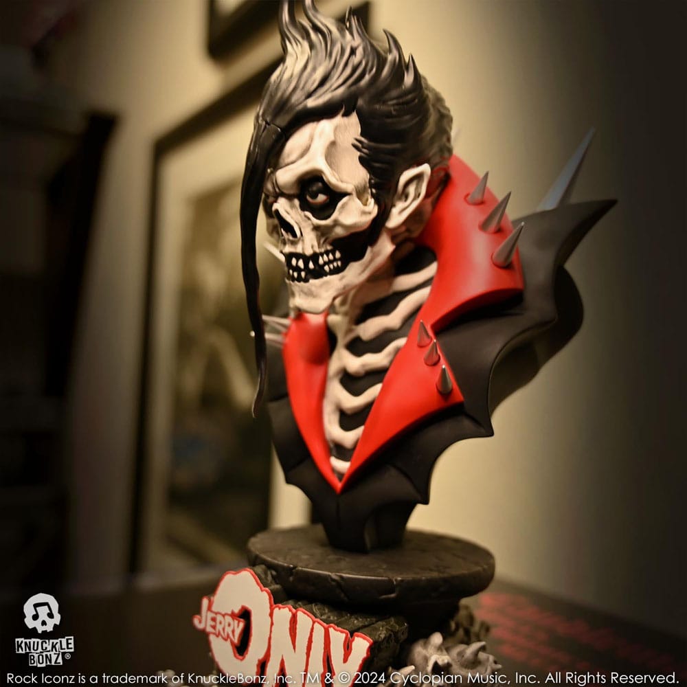Statuette Jerry Only avec son instrument de musique