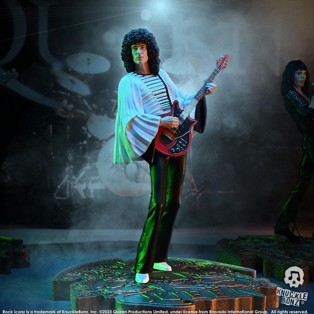 Statuette Brian May Queen, focus sur la tenue de l'ère Sheer Heart Attack