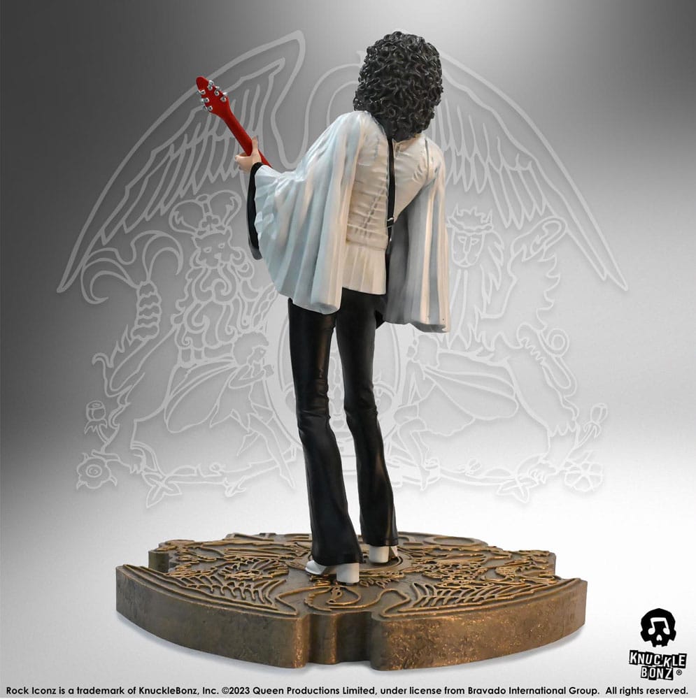 Statuette Brian May Rock Iconz, gros plan sur les mains et la guitare