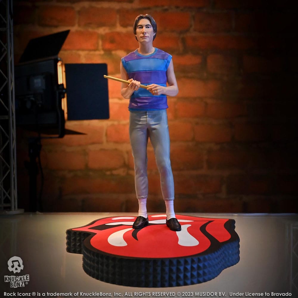 Détail des vêtements de la statuette Charlie Watts