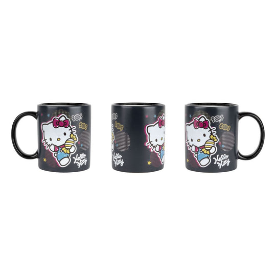 Gros plan sur le mug Hello Kitty Candies avec des détails du design gourmand et des bonbons de l'univers Sanrio.