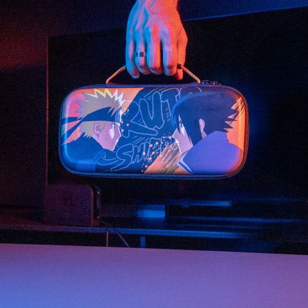 Détail de l'imprimé Naruto sur le sac de transport Konix Switch 2