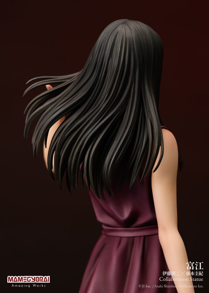 Tomie Junji Ito posée sur un socle détaillé