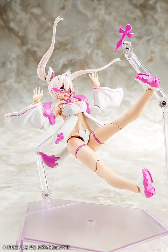 Comparaison de taille de la figurine Megami Device 14 cm