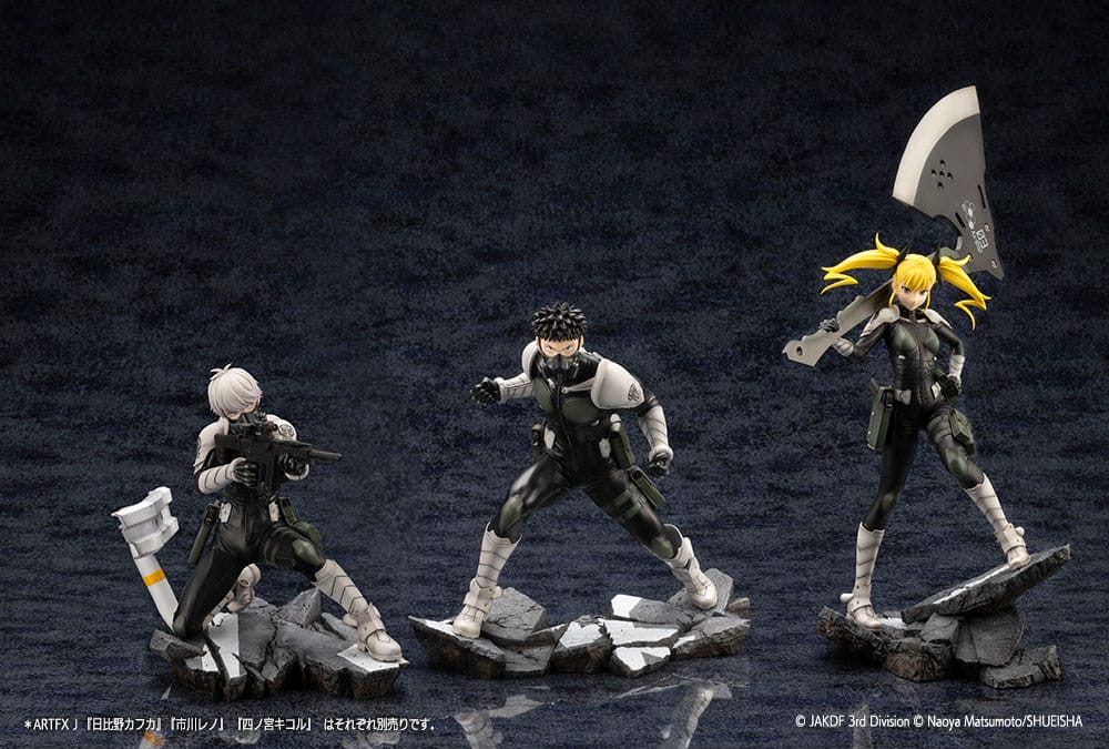 Statuette Kaiju No. 8 Kikoru Shinomiya ARTFXJ, vue d'ensemble avec accessoires