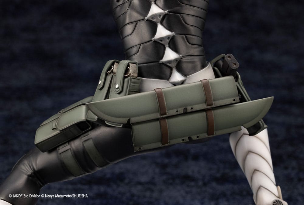 Vue rapprochée de la main et de l'arme de Soshiro Hoshina