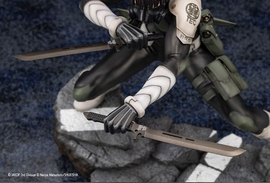 Statuette Soshiro Hoshina de Kaiju No. 8, vue d'ensemble avec fond neutre