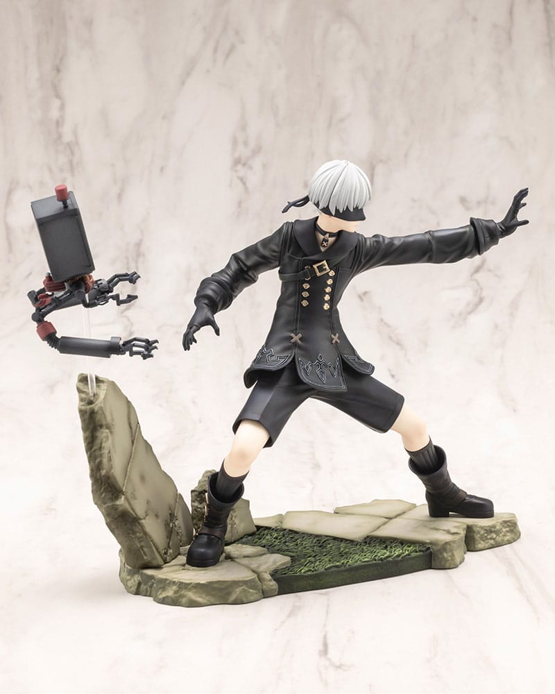 Figurine 9S Nier:Automata, pose dynamique avec épée