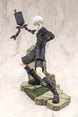 Statuette 9S ARTFX J, vue de trois quarts