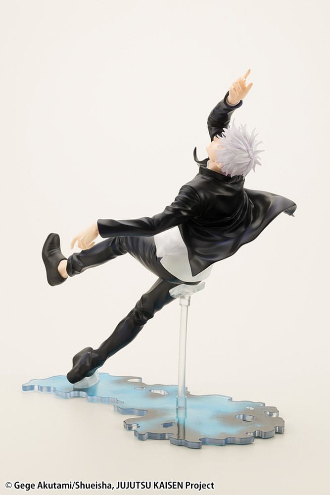 Satoru Gojo Jujutsu Kaisen statuette, vue de dos montrant les détails des vêtements