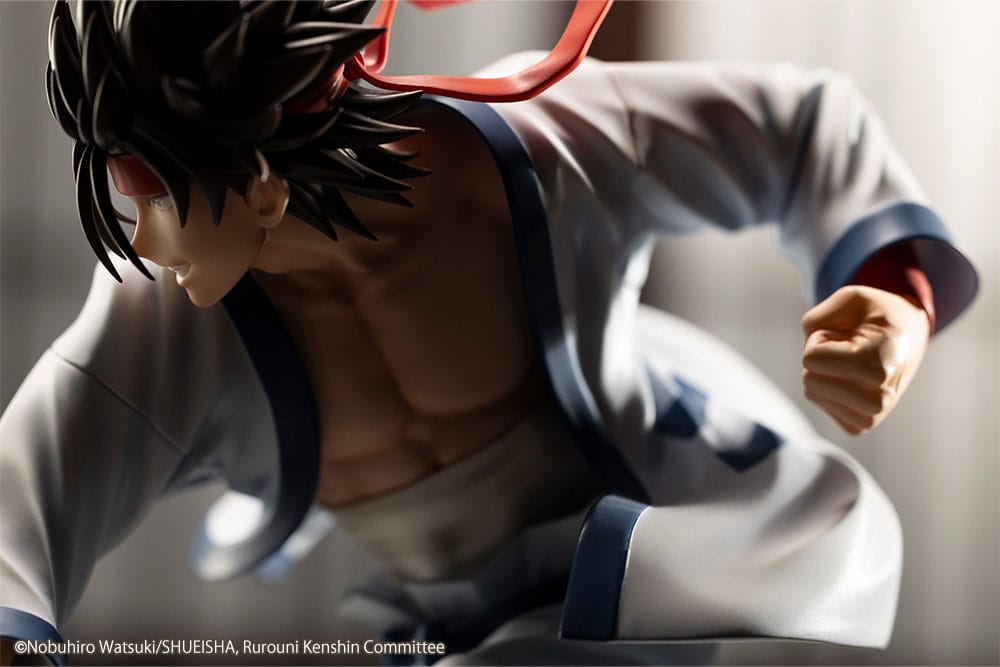 Figurine Sanosuke Sagara sur socle, vue du bas