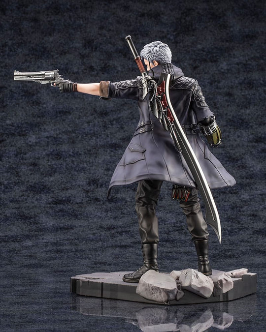 Statuette Devil May Cry 5 Nero ARTFXJ, gros plan sur les détails des vêtements