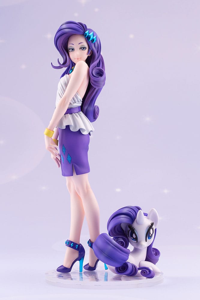 Rarity Bishoujo en pleine pose, détails de sa robe et de sa crinière violette