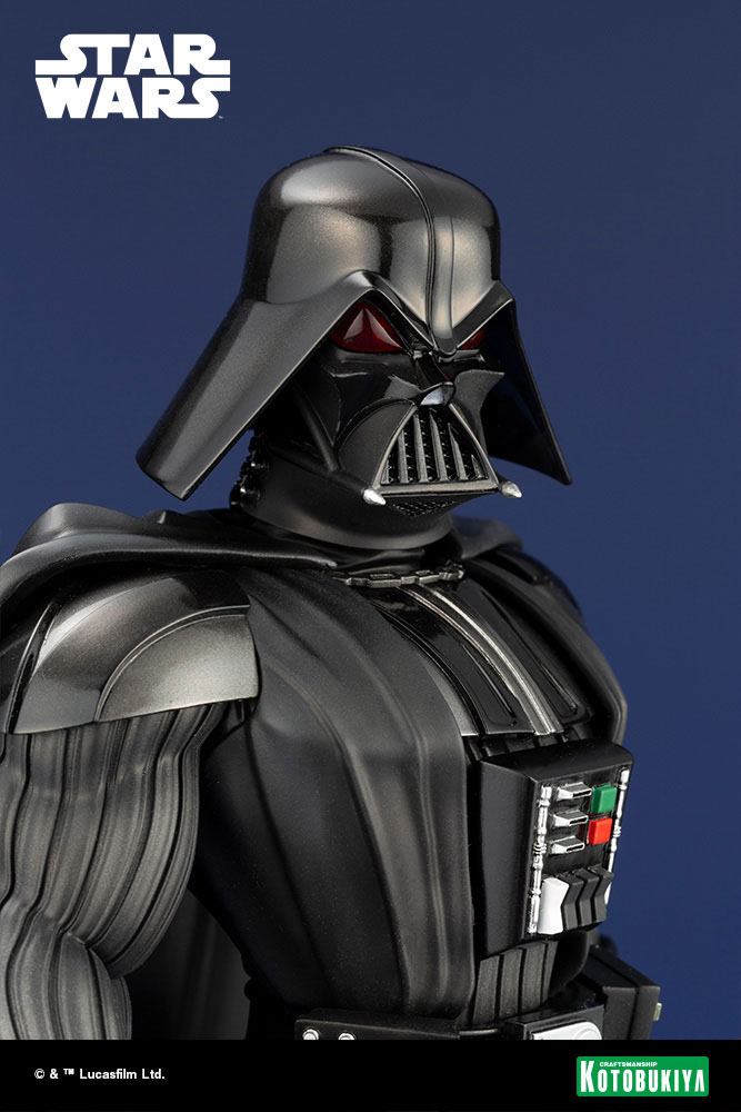 Figurine Darth Vader 1/7, vue rapprochée des mains et gants