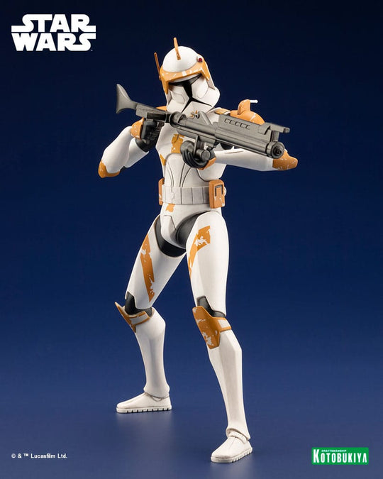 Détail du casque et de l'armure orange du Commander Cody ARTFX