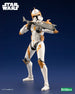 Détail du casque et de l'armure orange du Commander Cody ARTFX