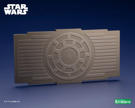 Détail de l'emblème et des marquages sur l'armure du Commander Cody