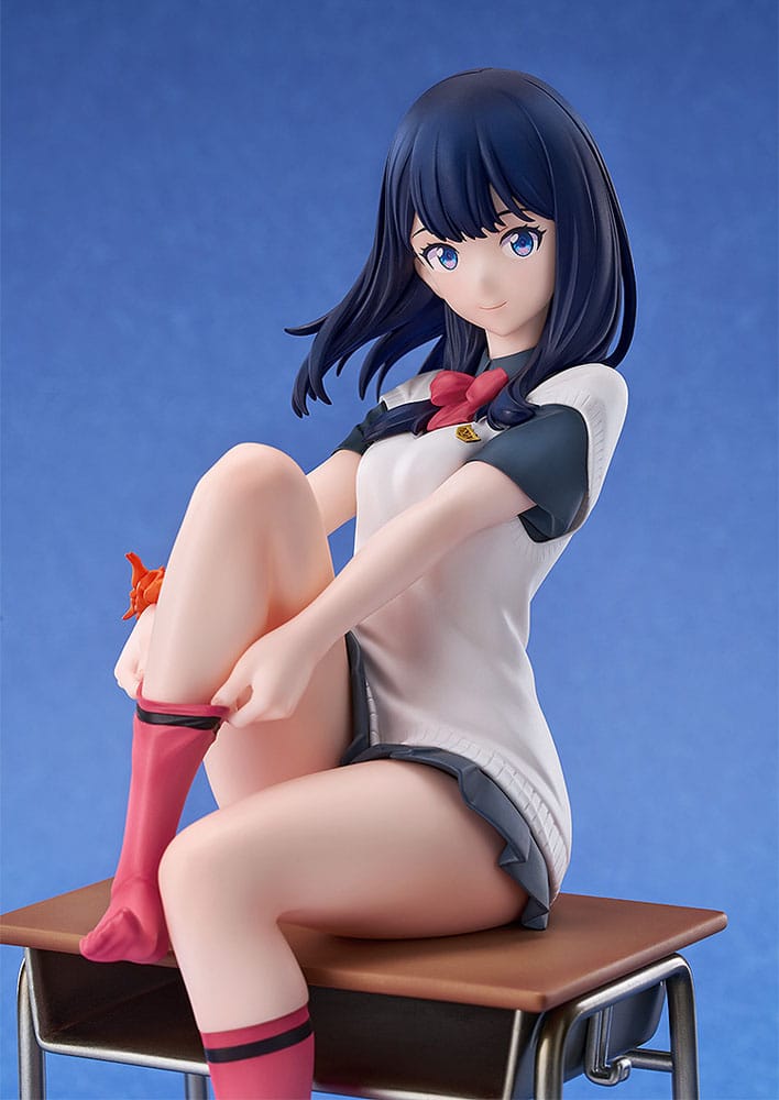 Figurine Rikka Takarada avec socle, vue d'ensemble, prête à exposer
