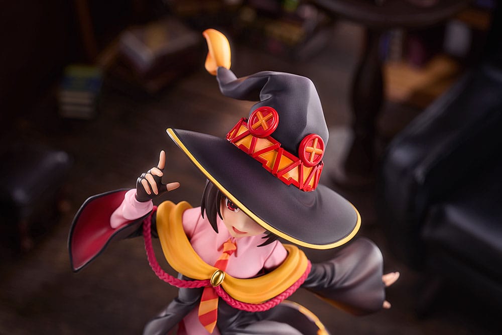 Détails des bottes et de la cape de la figurine Megumin PVC